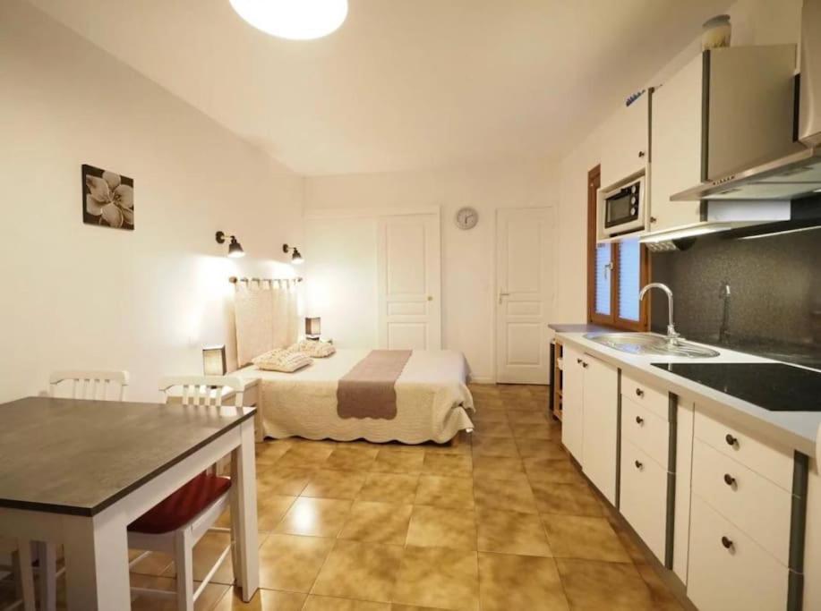 Studio Meuble Avec Terrasse Gréoux-les-Bains Екстериор снимка